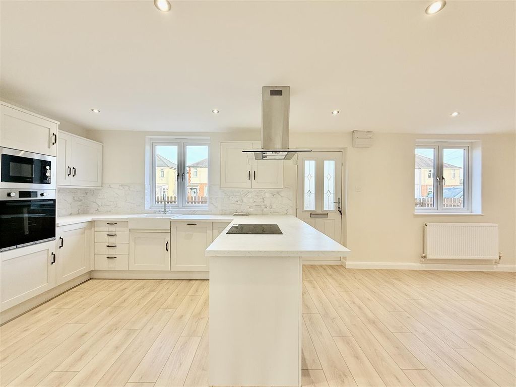 Property photo 2 of 21 2