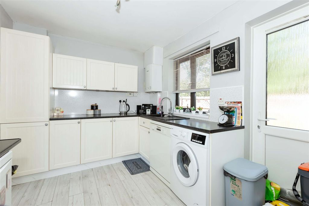 Property photo 3 of 14 Eriskay Court_10.Jpg