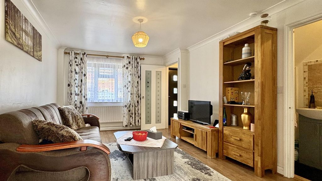 Property photo 1 of 13 6A1832Aa3A5c732388A21805_88F42E9d7Fa51ee10d9039d79