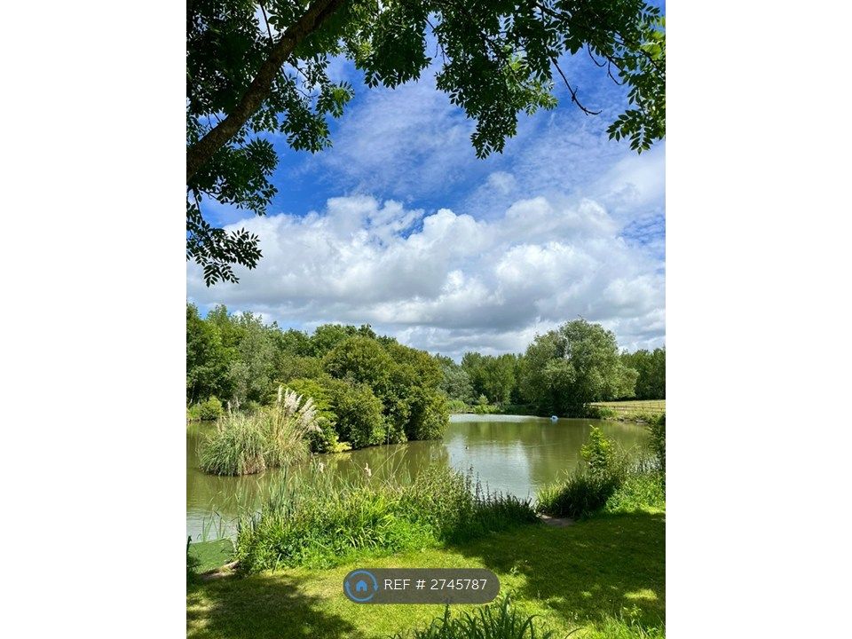 Property photo 2 of 11 Lake View