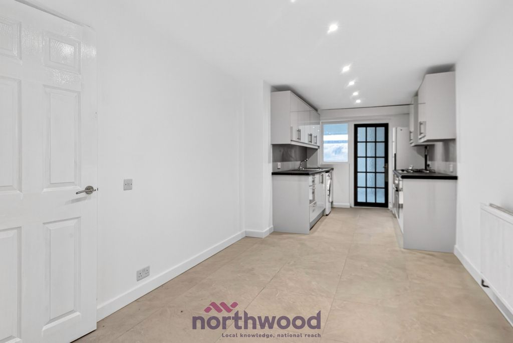 Additional image 5 of 3 bed end terrace house to rentReeve Road, Holyport SL6