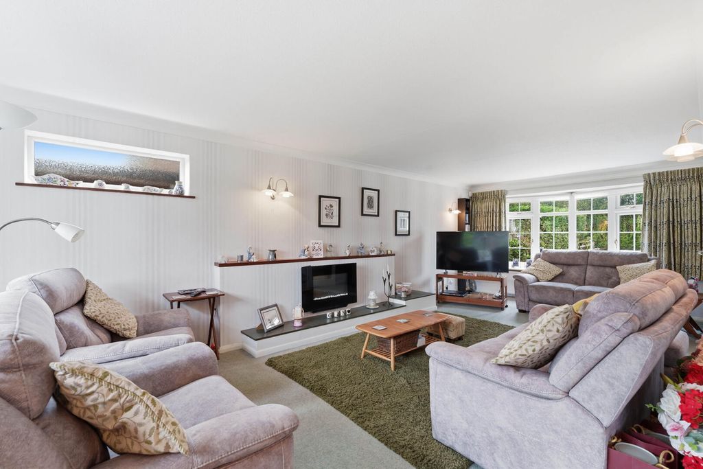 Property photo 3 of 32 Living Room