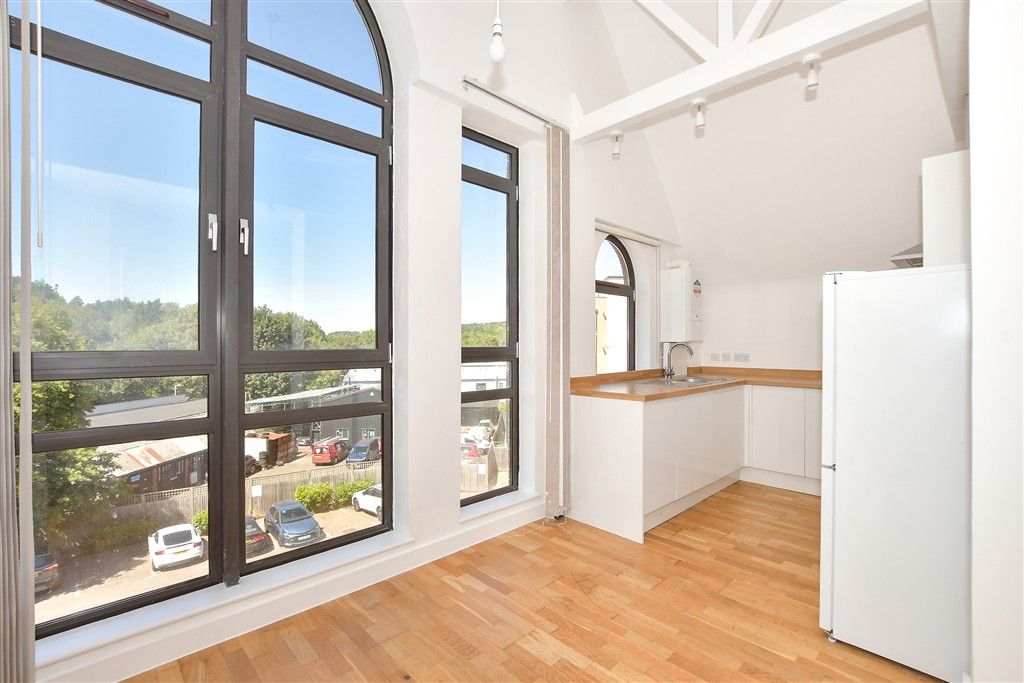 Property photo 3 of 9 Kitchen/ Lounge