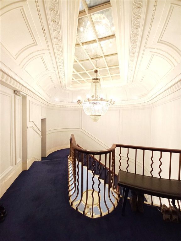 Property photo 2 of 7 Stairwell
