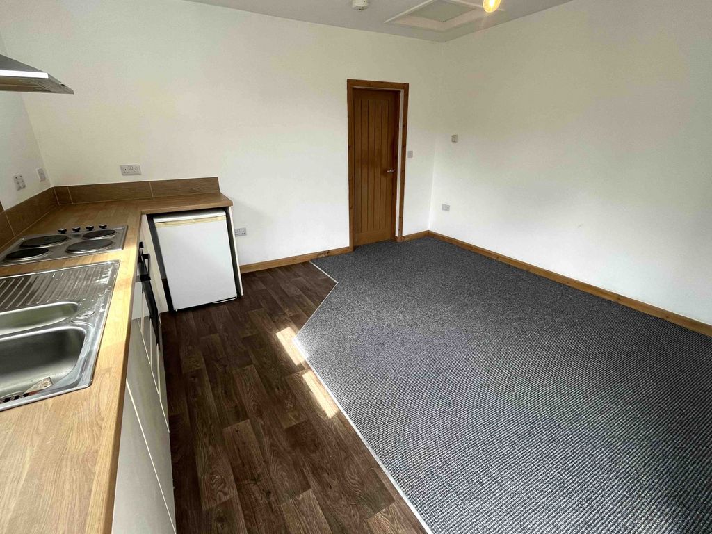 Property photo 1 of 9 Property For Let