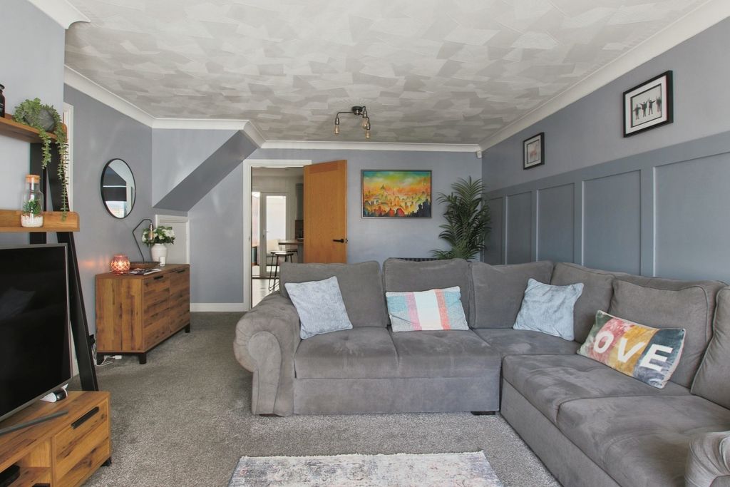 Property photo 3 of 18 3683025