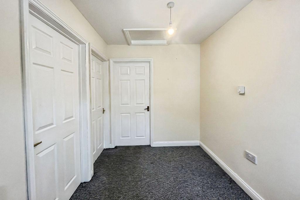 Property photo 2 of 11 Entrance Hallway