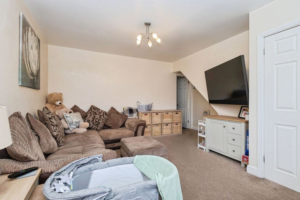 Property photo 3 of 17 Living Room