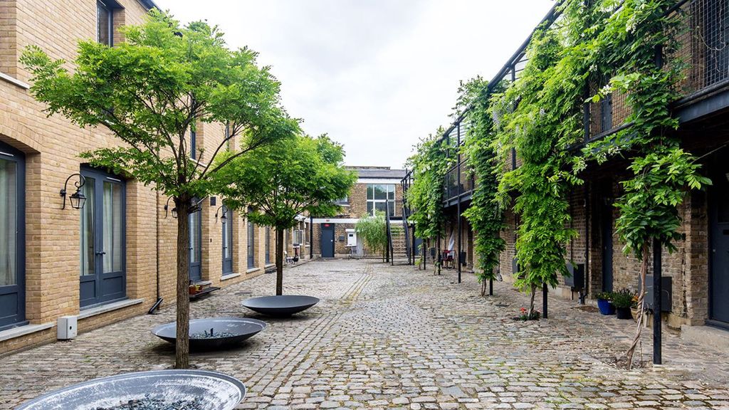 Property photo 2 of 14 Courtyard