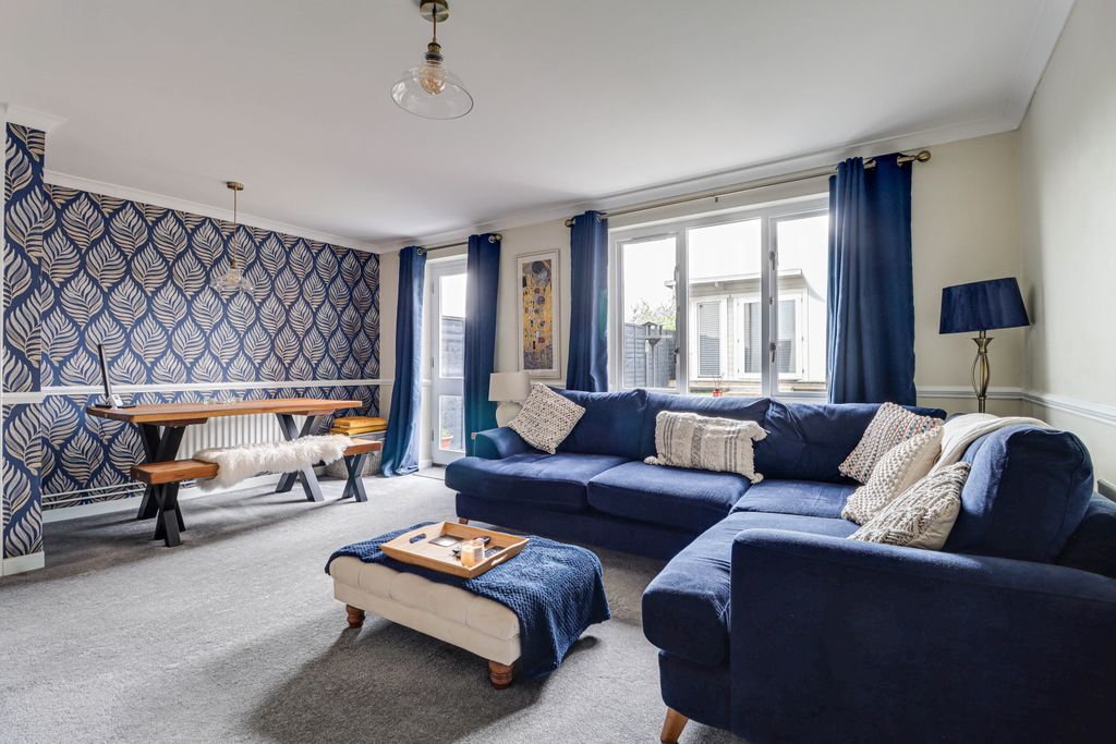 Property photo 2 of 18 Reception