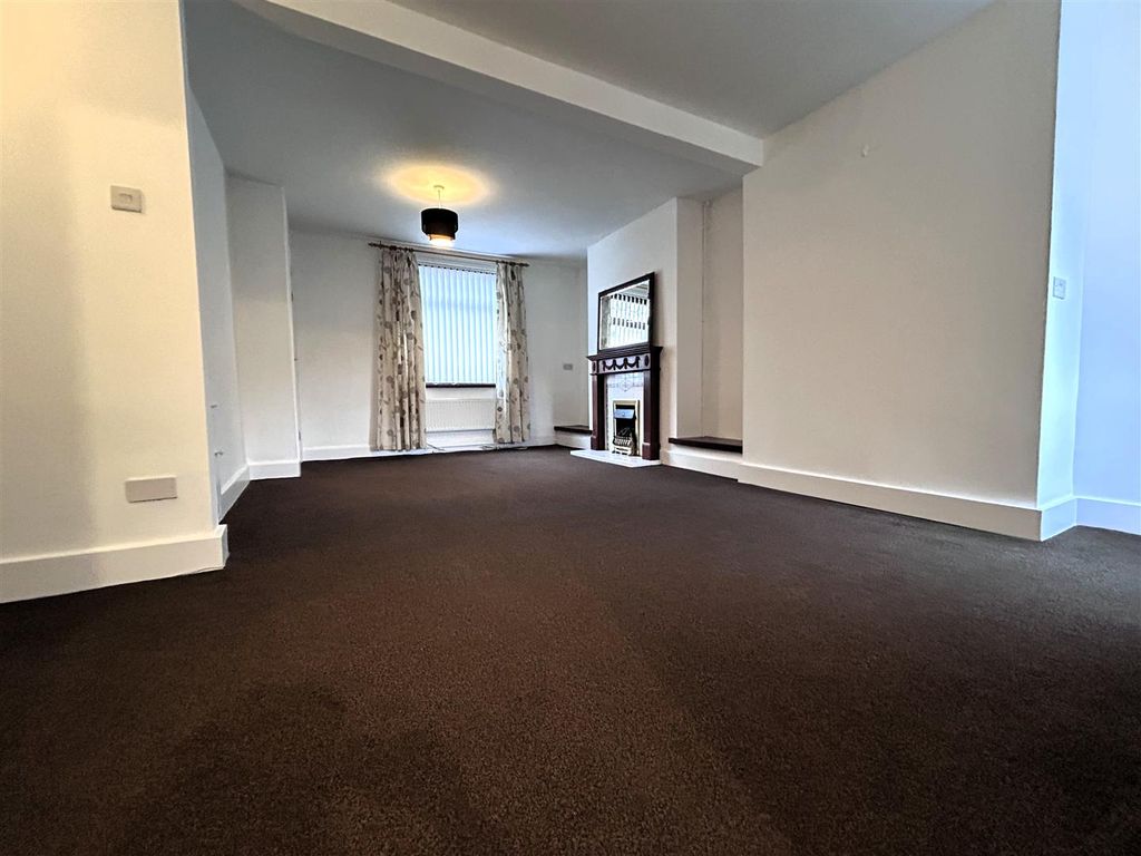 Property photo 3 of 10 Lounge