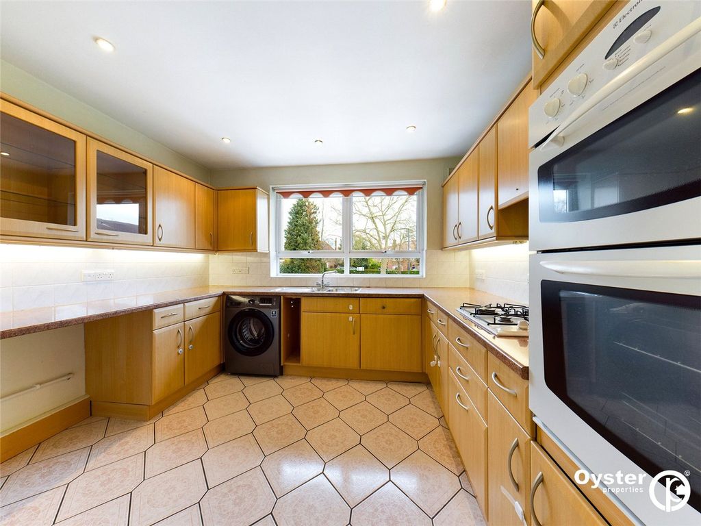 Property photo 1 of 11 Kitchen