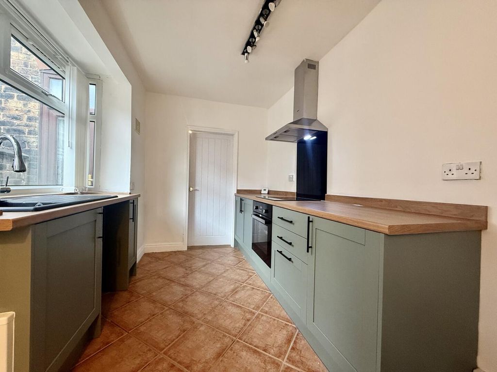 Property photo 3 of 20 Kitchen