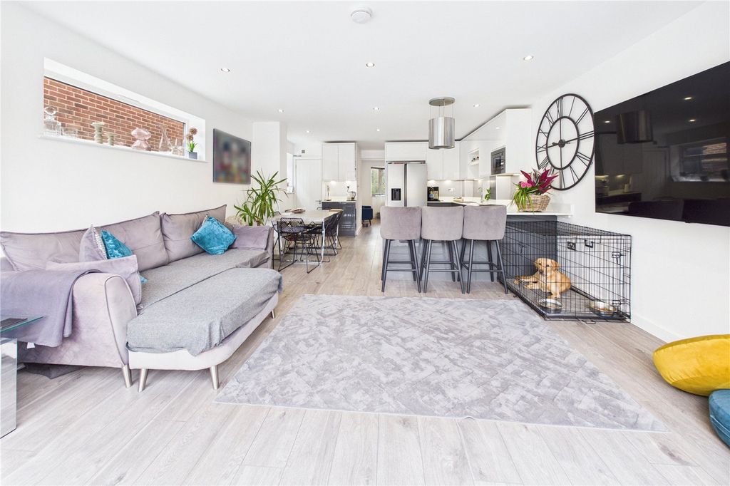Property photo 3 of 25 Kitchen/Dining Room