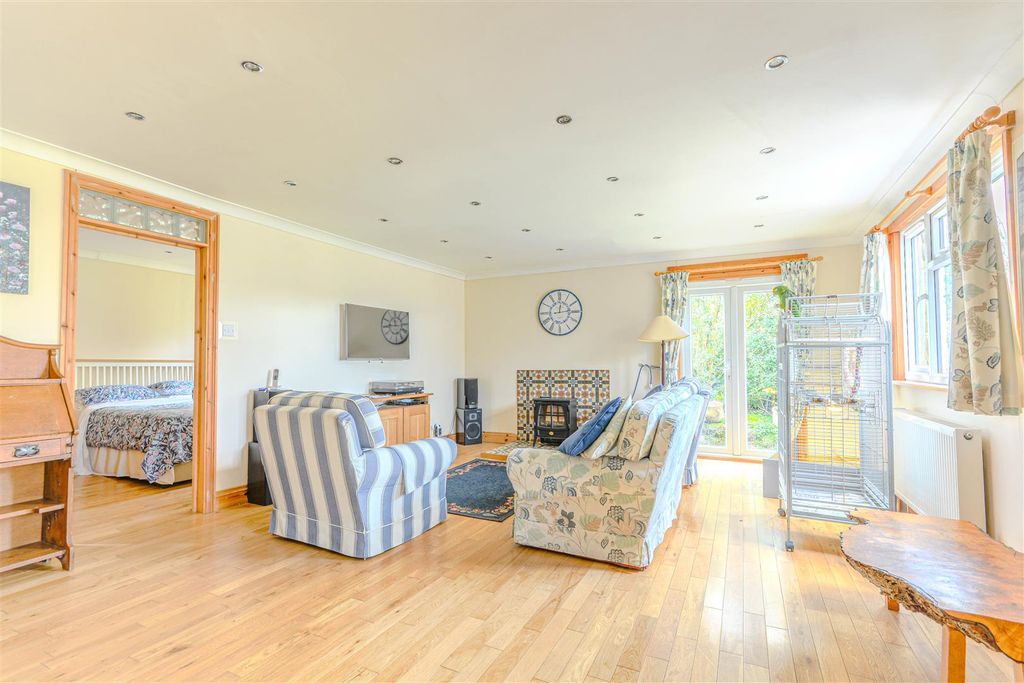 Property photo 2 of 24