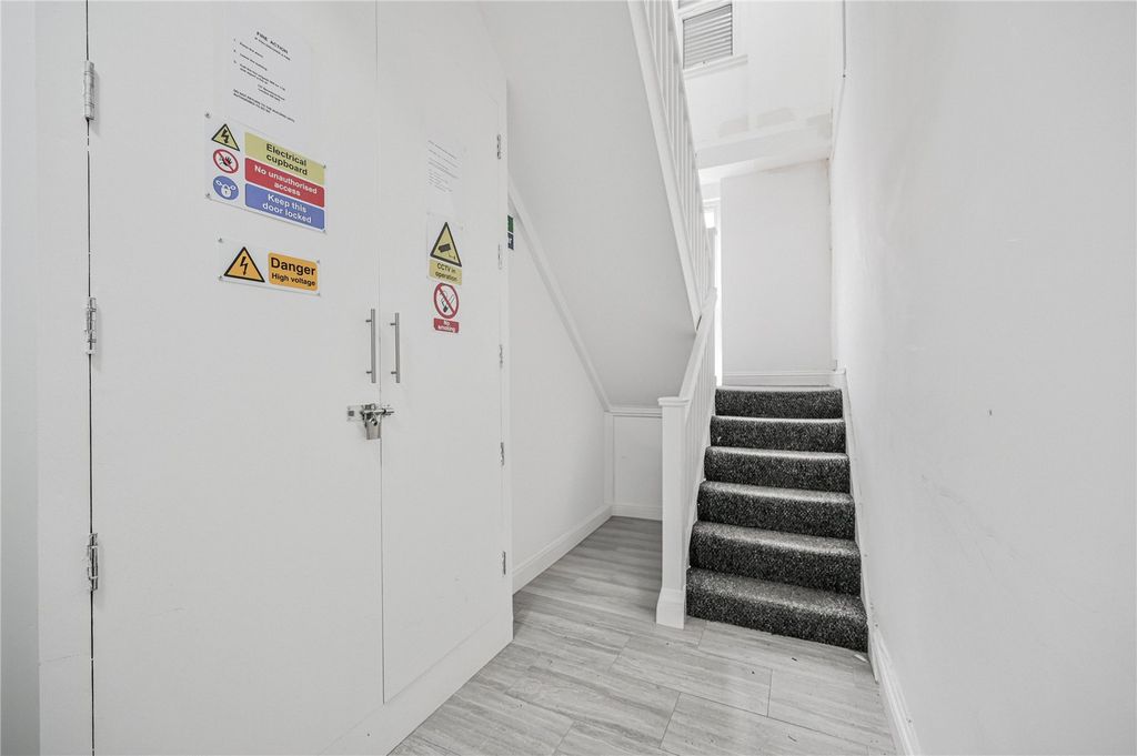 Property photo 2 of 6 Picture No. 12