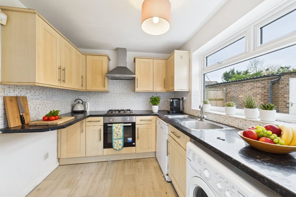 Property photo 3 of 7 Picture No. 18