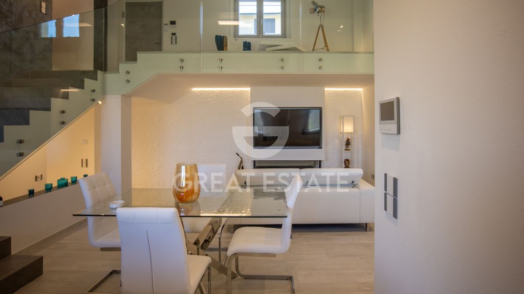 Property photo 2 of 28 Interiors