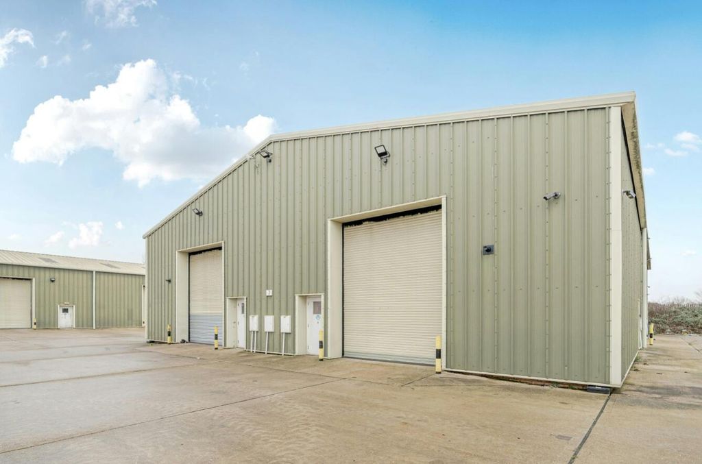 Property photo 1 of 8 Cb557046-A938-4A57-8Bbe-Dca51Daeddff-Lrg_Unit c &amp; d 2.Jpg
