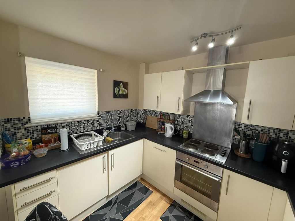 Property photo 1 of 11 Kitchen