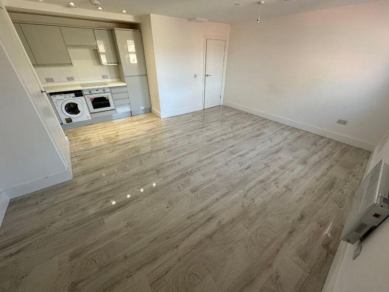 Property photo 1 of 6 Luxury 2 Bedroom Apartment - Newport City Centre