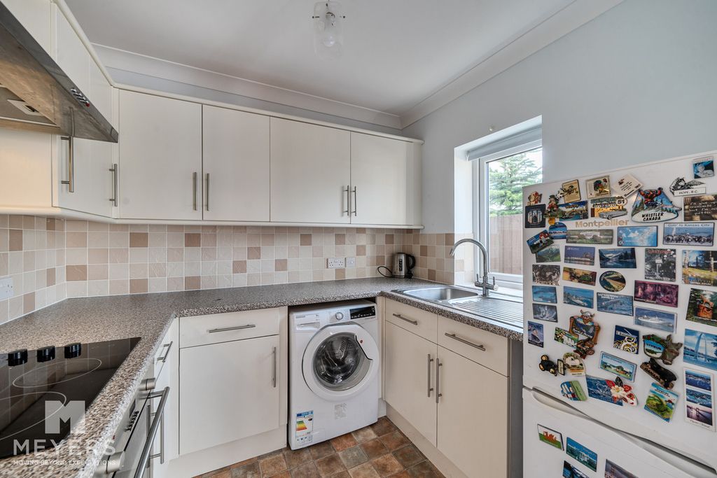 Property photo 2 of 22