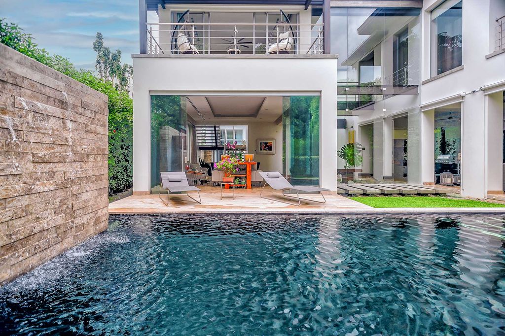 Property photo 3 of 43