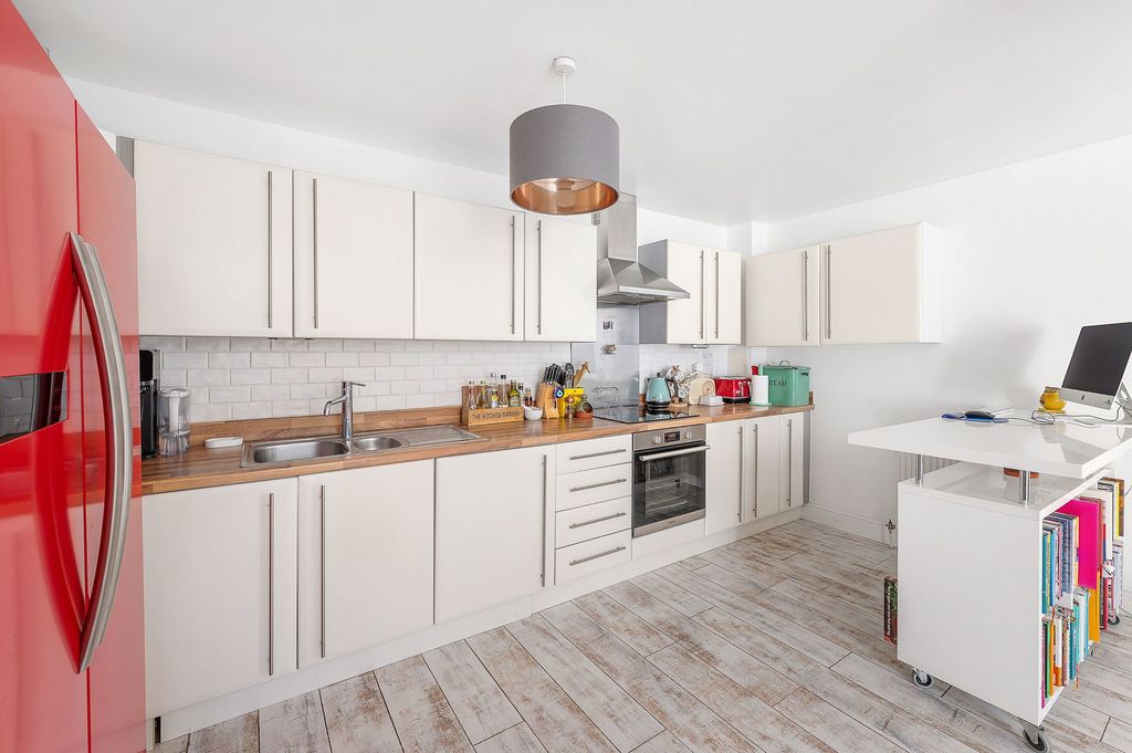 Property photo 2 of 25