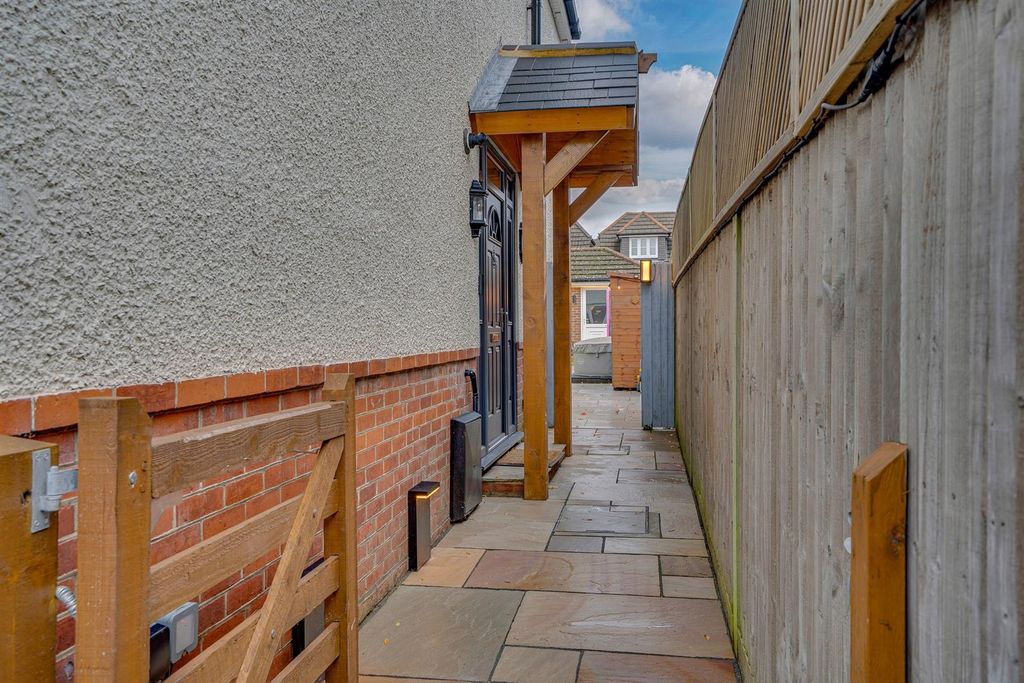 Property photo 3 of 21 Dsc05312Hdr.Jpg