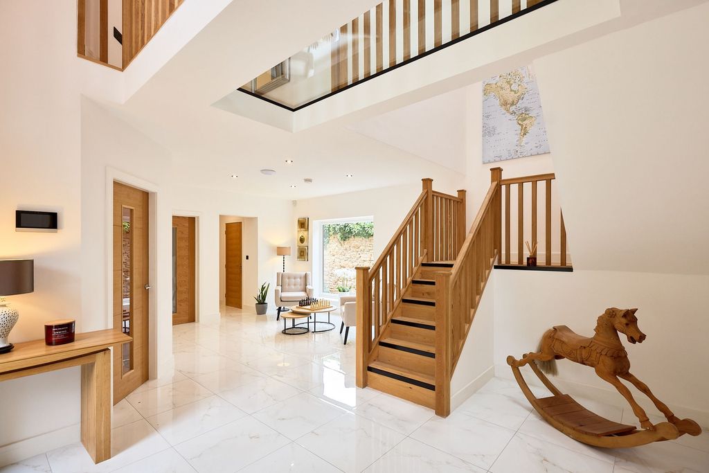 Property photo 2 of 46