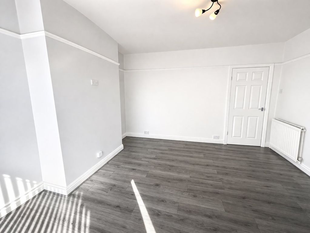 Property photo 2 of 6 Front Room