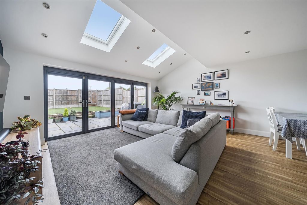 Property photo 3 of 16 1375924-16-6908Ca194d2F7.Jpg