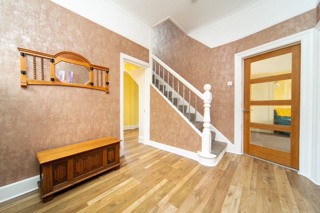 Property photo 2 of 36