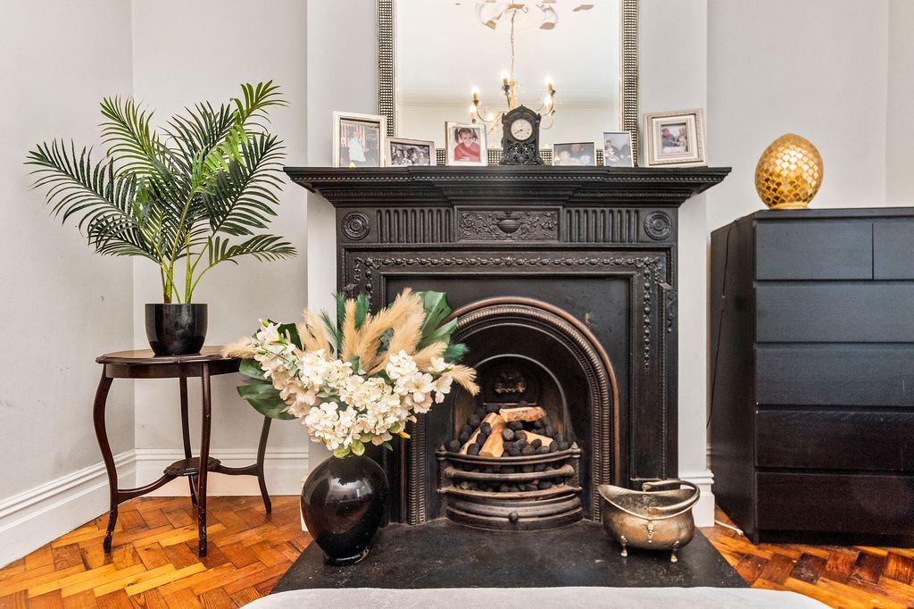 Property photo 2 of 33