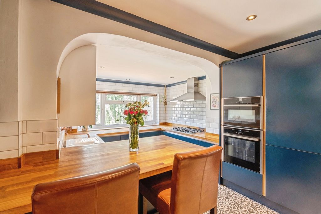 Property photo 1 of 17 Kitchen