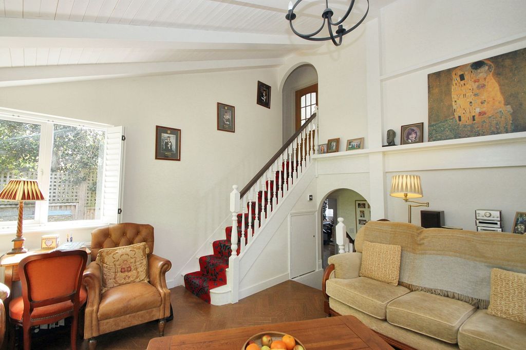 Property photo 3 of 23