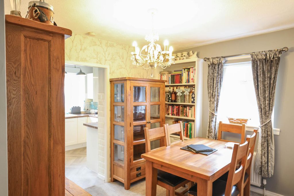 Property photo 3 of 11 Dining Room