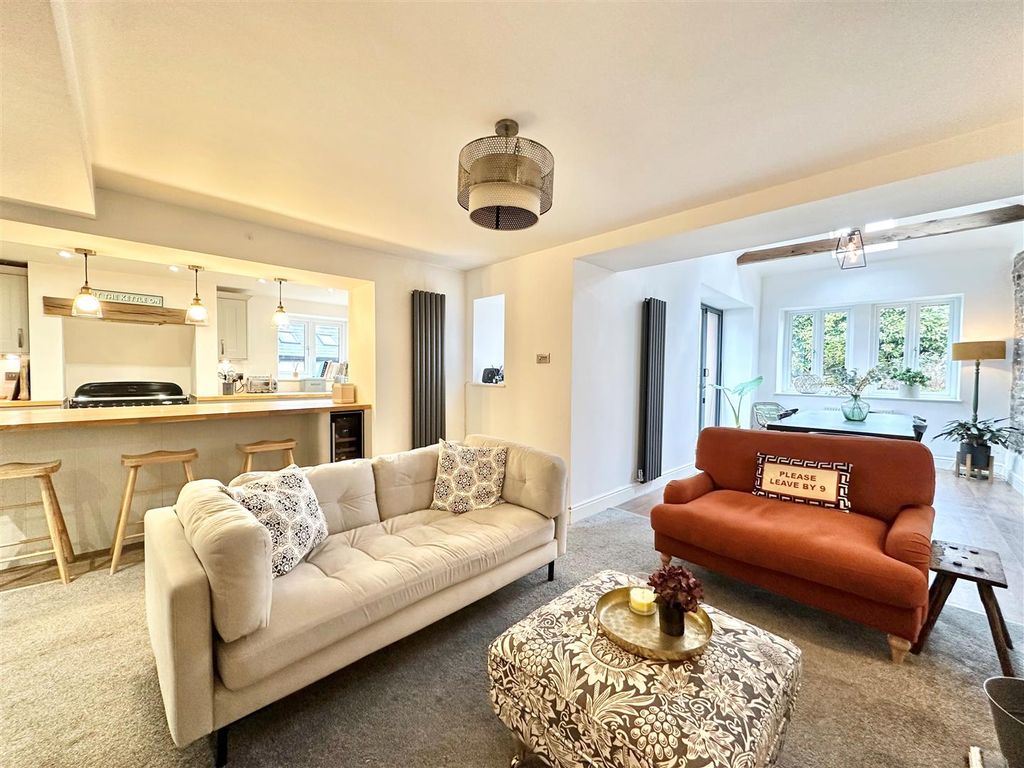 Property photo 2 of 24