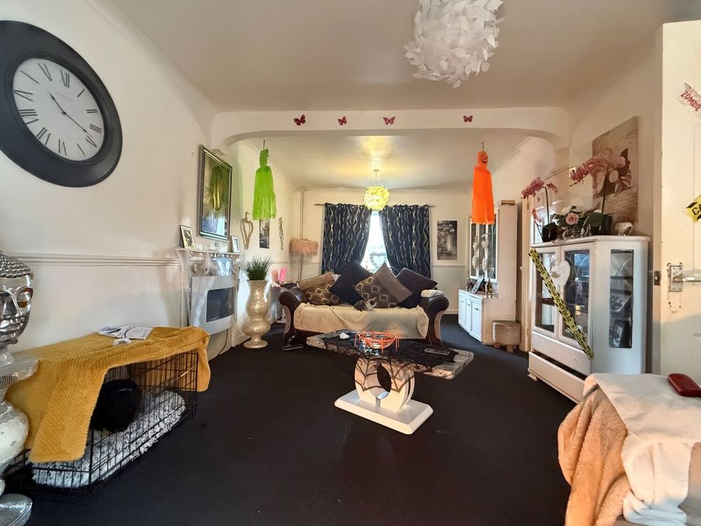 Property photo 2 of 13