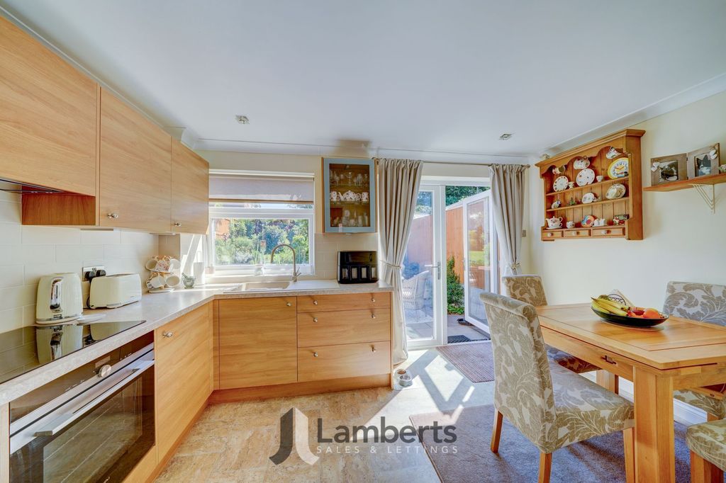 Property photo 3 of 23 Kitchen/Diner