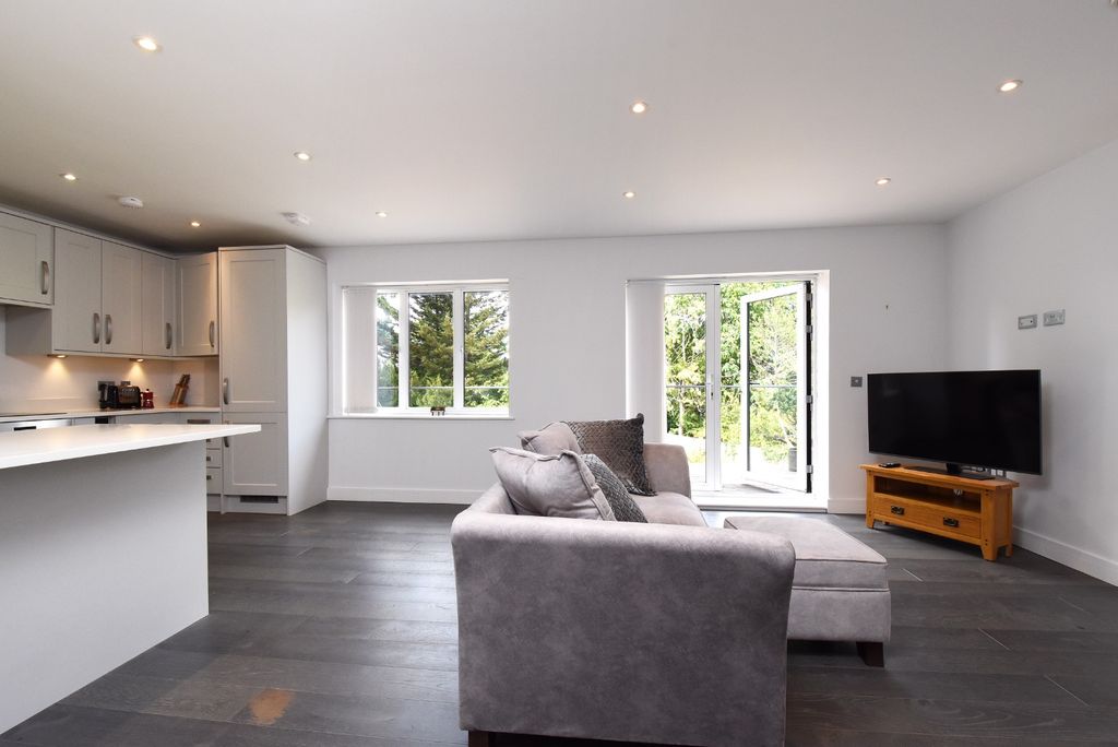 Property photo 3 of 14 5355303