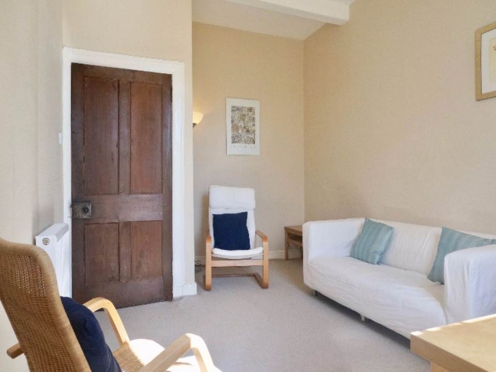 Property photo 3 of 10 Living22