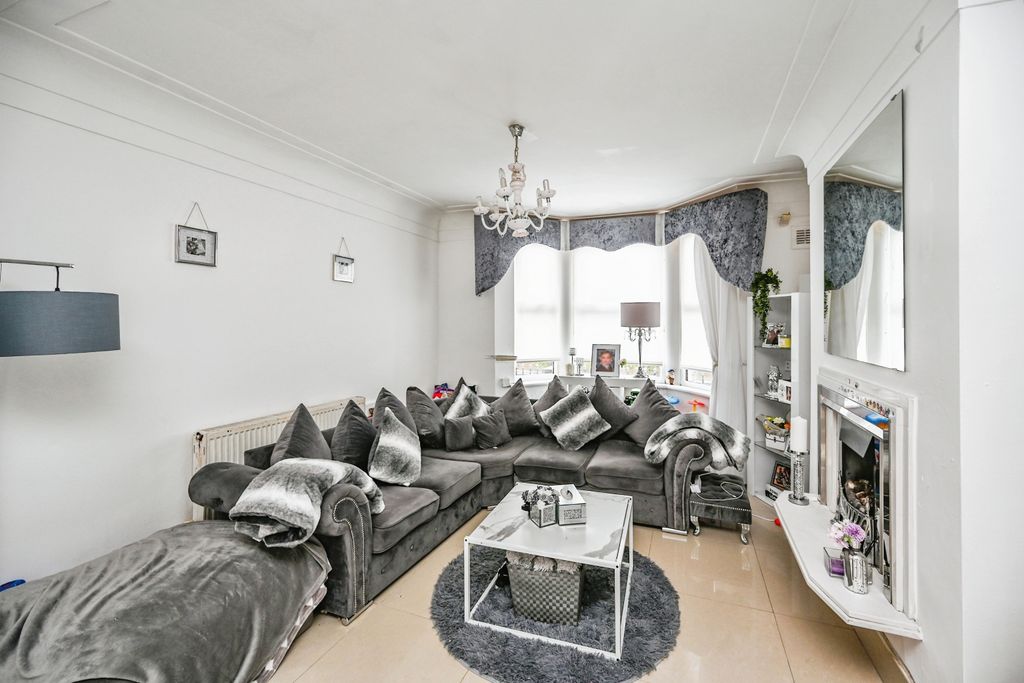Property photo 2 of 17 Photography