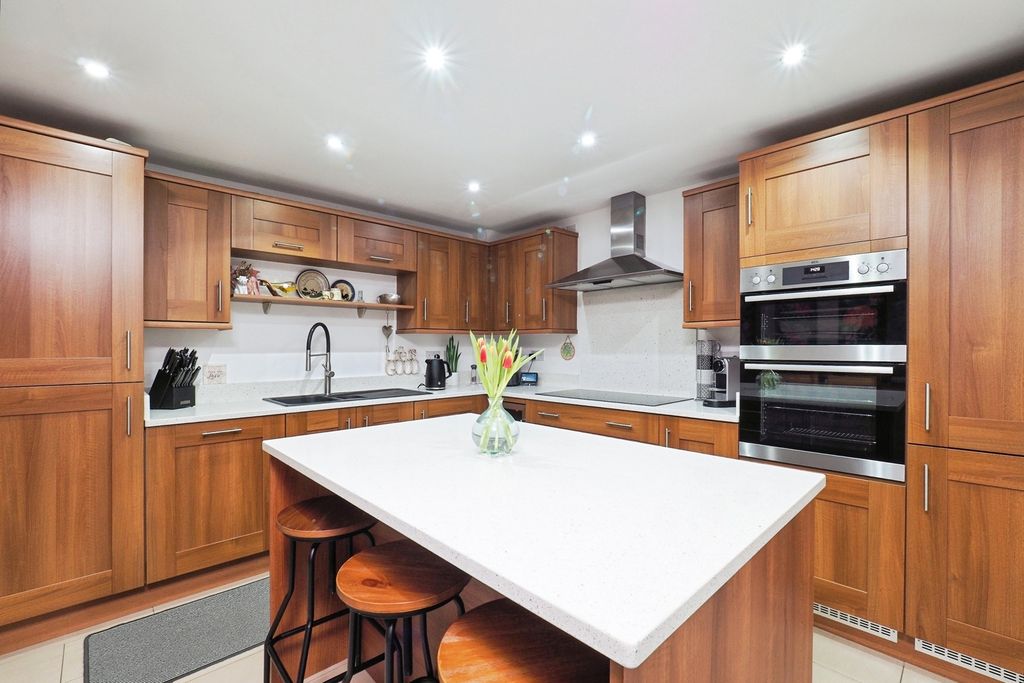 Property photo 2 of 20 Pbox-Img.Jpg