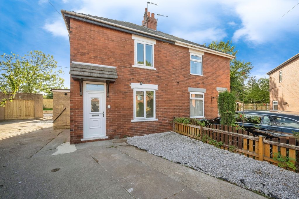 Property photo 1 of 17 Front