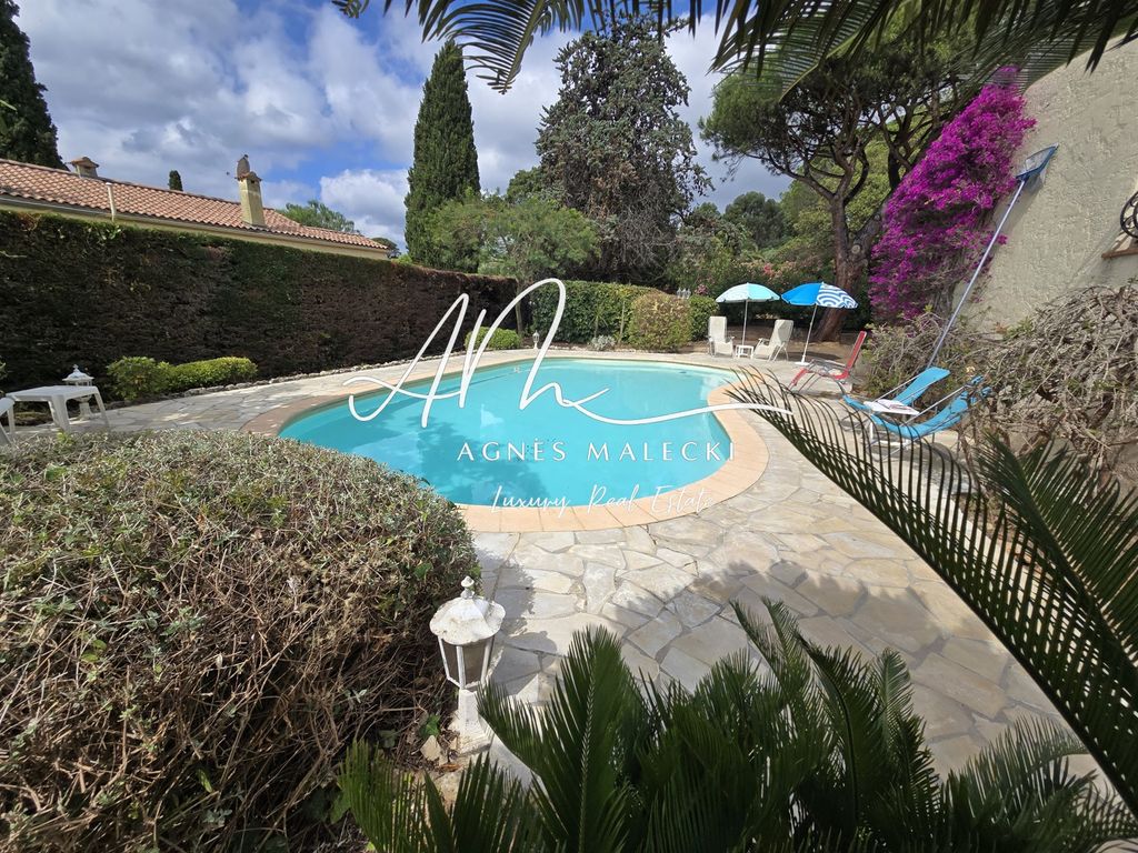 Property photo 1 of 8 Gigaro Beach At Feet