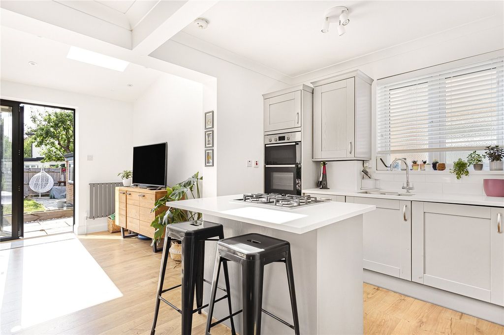 Property photo 3 of 19 Reception/Kitchen