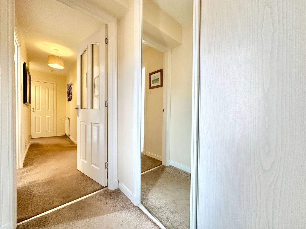 Property photo 2 of 27