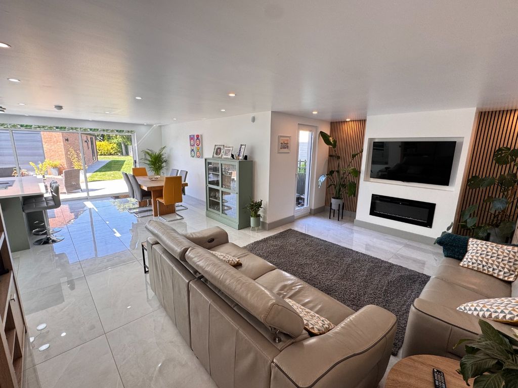 Property photo 3 of 37 3370194