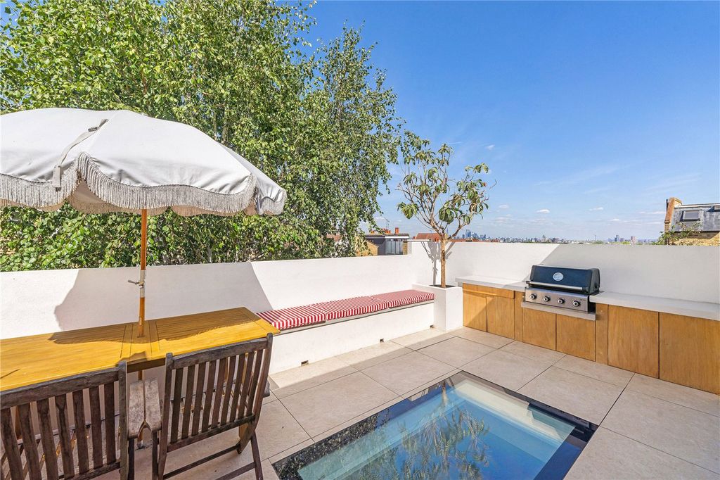 Property photo 2 of 23 Terrace